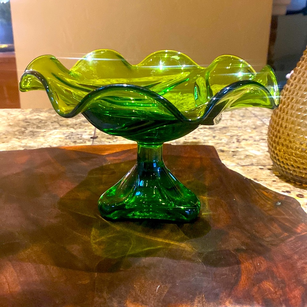 Viking epic drape 3 toed tripod compote bowl avocado green
